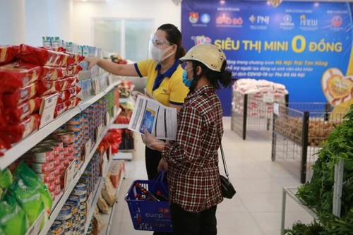 Hà Nội: Siêu thị mini 0 đồng tiếp thêm sức mạnh cho những người khó khăn