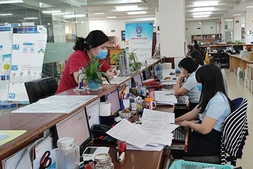 Đóng bảo hiểm xã hội tự nguyện, gia hạn thẻ thế nào khi giãn cách xã hội?