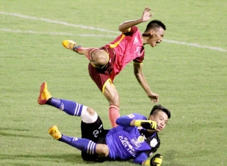 Xấp dày hồ sơ chờ Ban Kỷ luật VFF xử phạt