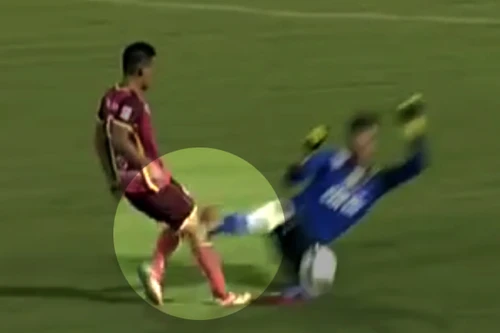 Rợn người pha Bửu Ngọc đạp thẳng gầm giày vào đầu gối Duy Long