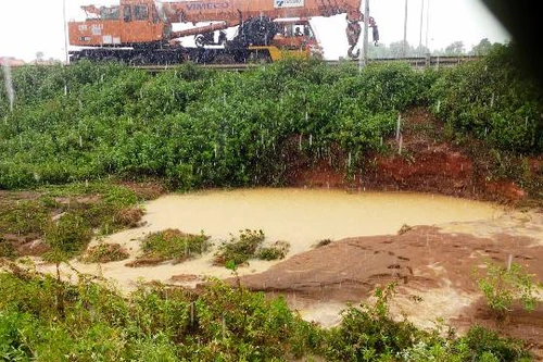 Đường nước sông Đà lại tiếp tục vỡ