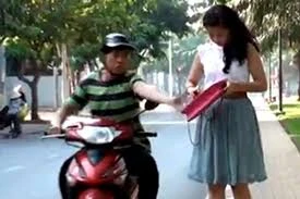 Cướp giật bất thành, nam giáo viên luôn miệng nói bị hàm oan