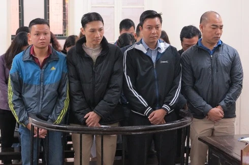 Cựu cửa hàng trưởng cùng nhân viên lĩnh án