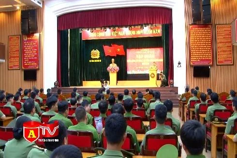 Tiên phong, gương mẫu chấp hành nghiêm điều lệnh Công an nhân dân