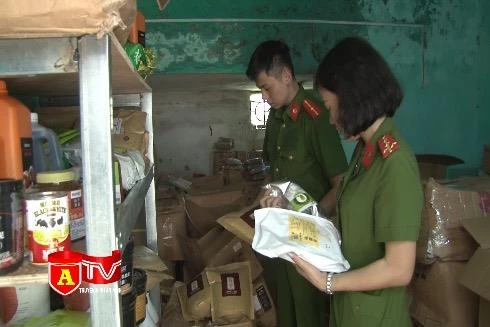 Phát hiện 1,5 tấn nguyên liệu dùng để pha chế trà sữa không rõ nguồn gốc