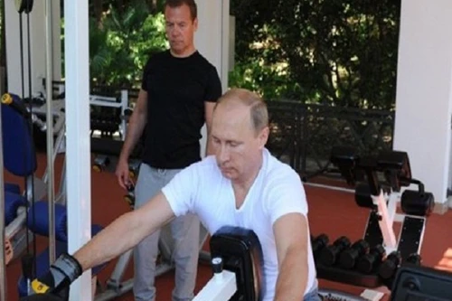 Video: Tổng thống Nga Putin và Thủ tướng Medvedev cùng nhau tập thể hình