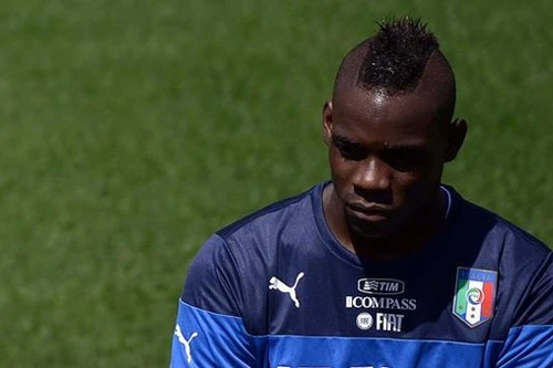 Balotelli hiền khô nhưng vẫn bị phân biệt chủng tộc