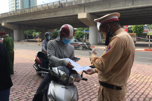 Tràn lan giấy đi đường của công ty tư nhân, khó kiểm soát