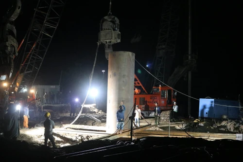 Toàn cảnh vụ giải cứu bé trai 10 tuổi rơi xuống trụ bê tông sâu 35m