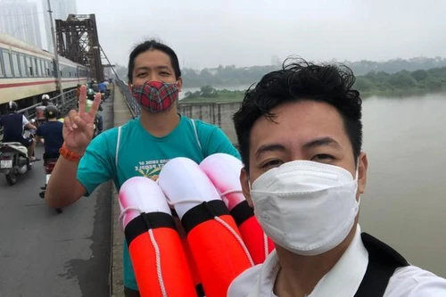 Phao cứu sinh vừa lắp đặt trên cầu bắc qua sông Hồng đã bị lấy trộm 