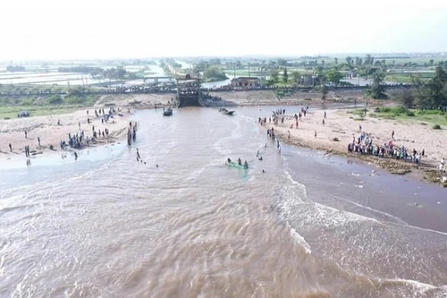 Vẫn chưa tìm thấy thi thể 3 học sinh đuối nước ở Nam Định