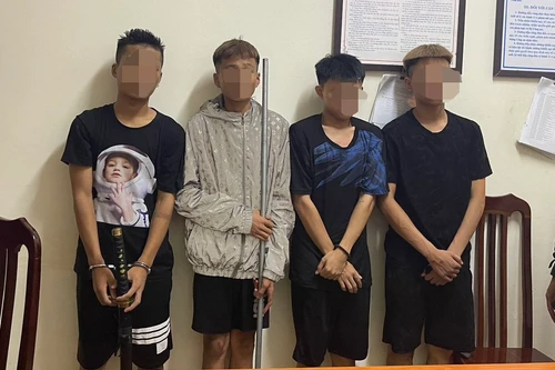 Tóm gọn nhóm đối tượng dùng hung khí đuổi đánh người trên Quốc lộ 32