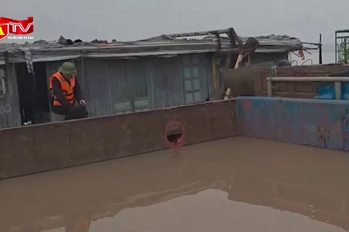 Nửa đêm, phát hiện tàu khai thác cát trái phép trên sông Hồng