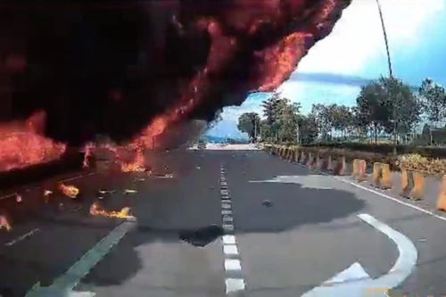 Khoảnh khắc máy bay rơi tại Malaysia khiến toàn bộ người trên máy bay thiệt mạng