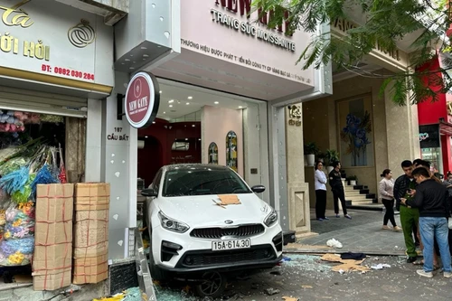 Nạn nhân trong vụ nữ tài xế lùi xe đã tử vong