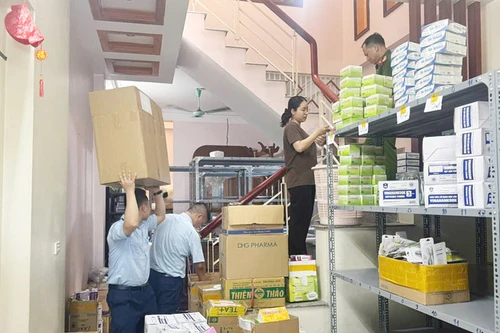 Khởi tố 2 đối tượng buôn bán thuốc chữa bệnh giả