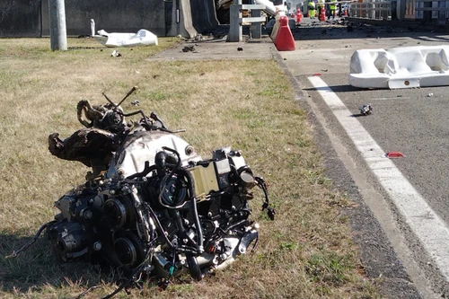 Phóng xe hơn 200 km/h lao vào trạm thu phí, lái xe thiệt mạng