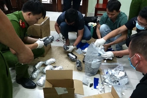 Hốt trọn ổ nhóm mua bán hơn 10kg ma túy tổng hợp