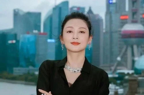 [ẢNH] Cuộc sống viên mãn của “Nữ diễn viên xinh đẹp nhất Trung Quốc” Trần Hồng 