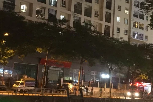 Hà Nội: Người đàn ông rơi từ tầng 15 chung cư xuống đất tử vong