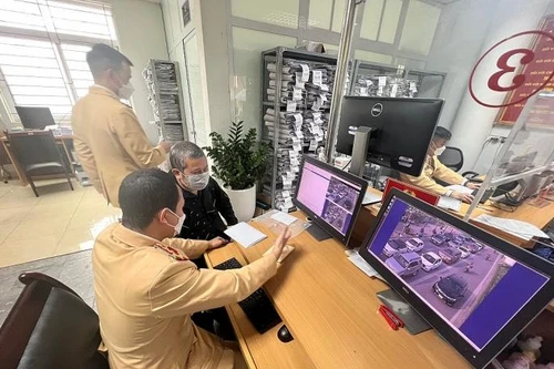 Xử phạt nguội nhiều ô tô biển ‘xanh, đỏ’ vi phạm giao thông