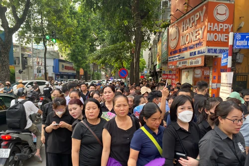 Vượt hàng trăm km về Hà Nội chờ viếng Tổng Bí thư Nguyễn Phú Trọng