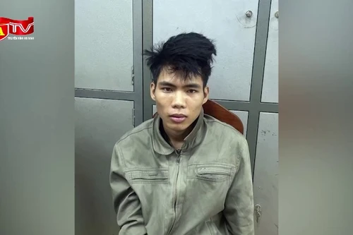 Cảnh sát truy bắt kẻ giết người bỏ trốn trên xe khách 