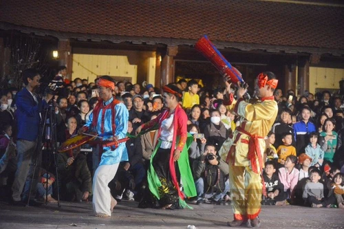 Hàng nghìn người ngượng đỏ mặt khi xem lễ hội ‘linh tinh tình phộc’ lúc nửa đêm