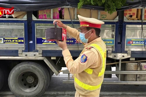 CSGT Hà Nội phát hiện 1.600 bánh Trung thu không rõ nguồn gốc