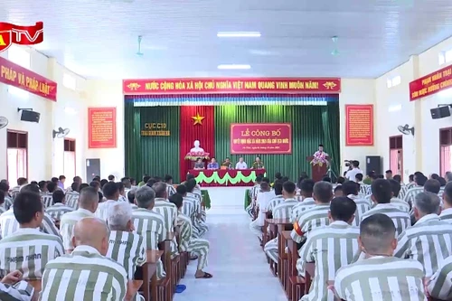 Trại giam Xuân Hà công bố quyết định đặc xá cho 34 phạm nhân