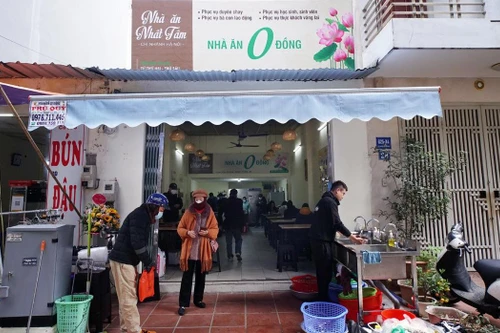 Ấm lòng quán ăn chay 0 đồng phục vụ 200 suất mỗi ngày