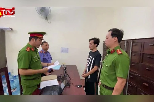 Đập phá tài sản vì bị nhắc nhở khi trêu ghẹo thiếu nữ