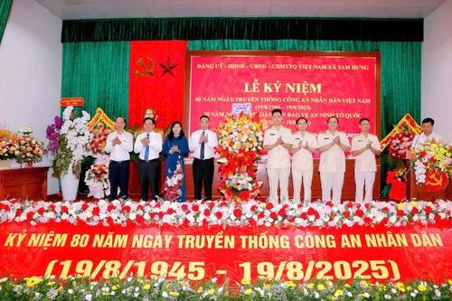 Chung sức, quyết tâm trở thành điểm tựa vững chắc của nhân dân 