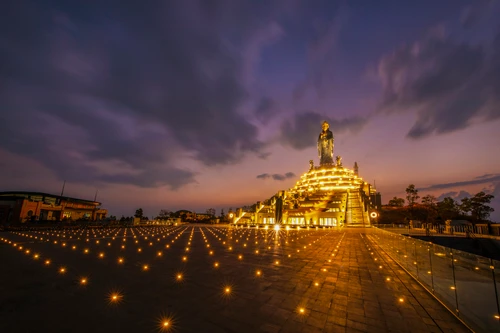 Có đến 3.500 “vì sao” tỏa sáng trên đỉnh Núi Bà Đen hàng đêm 