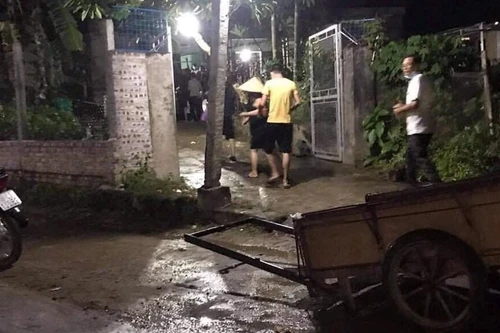 Cháu bé 7 tuổi bị điện giật tử vong khi đeo tai nghe lúc đang sạc điện thoại