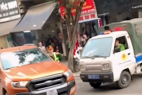 Tìm bị hại vụ xe bán tải bỏ chạy gây tai nạn liên hoàn 