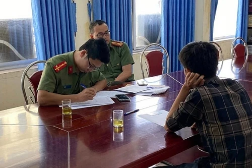 Xử phạt thanh niên tự tiện chuyển cuộc gọi đòi nợ sang số điện thoại đường dây nóng Bộ Công an