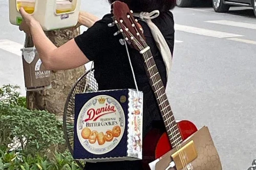 Những chiếc túi xách 'có một không hai' của nhân viên di tích Nhà tù Hỏa Lò