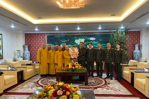 Ban Trị sự Giáo hội Phật giáo Việt Nam thành phố Hà Nội thăm, chúc Tết Công an Hà Nội