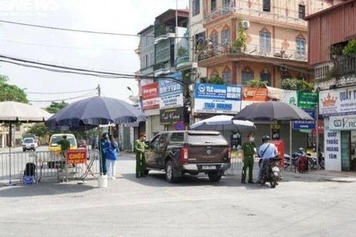 Bắt giữ đối tượng dùng kiếm tấn công cán bộ chốt kiểm soát Covid-19