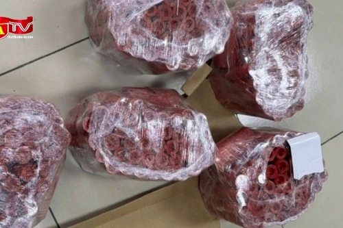 Từ bưu phẩm nghi vấn, phát hiện 7kg pháo