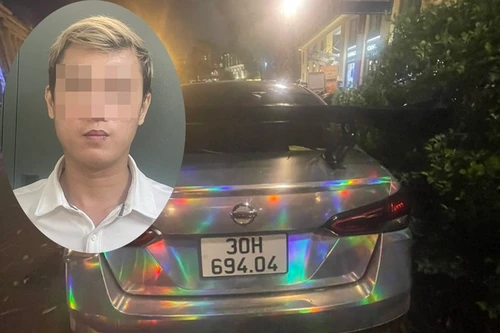 Cảnh ô tô drift gây náo loạn trước cửa Nhà hát Lớn 