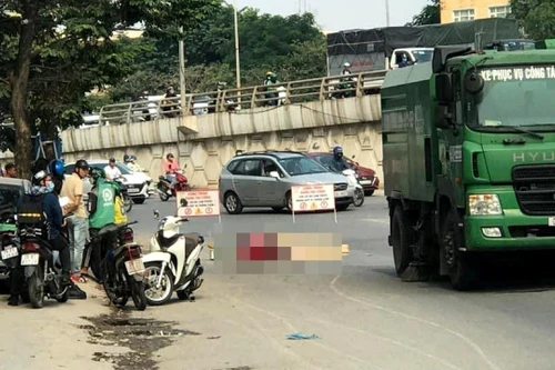 Va chạm với xe vệ sinh môi trường, một người phụ nữ tử vong
