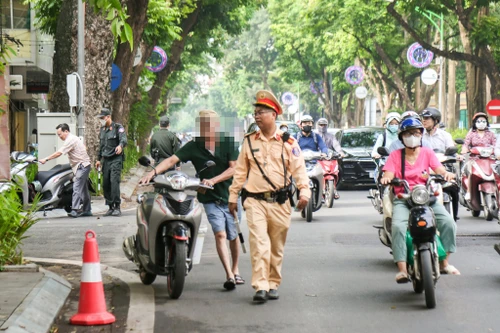 Hiệu quả rõ rệt từ 5 tổ công tác 'đặc biệt' hoạt động giờ cao điểm 