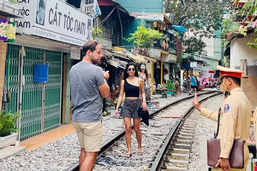 Xử lý nghiêm các trường hợp vi phạm trật tự an toàn giao thông đường sắt 