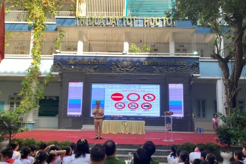 Đẩy mạnh tuyên truyền an toàn giao thông cho học sinh 