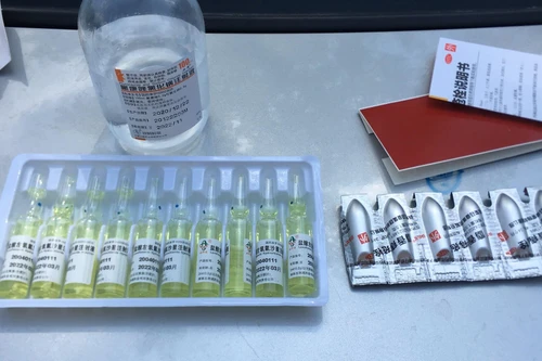 Chốt kiểm soát phòng chống Covid phát hiện xe chở 13 kiện thuốc tân dược không rõ nguồn gốc, xuất xứ