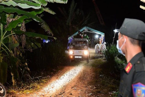 Ngày 29 Tết, thi thể bé Hạo Nam đã được đưa lên mặt đất, trở về với gia đình