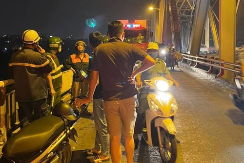 Để lại giấy tờ tùy thân, nam thanh niên nhảy cầu Chương Dương