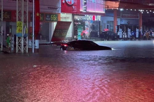 Nhiều tuyến đường ở Thái Nguyên ngập sâu